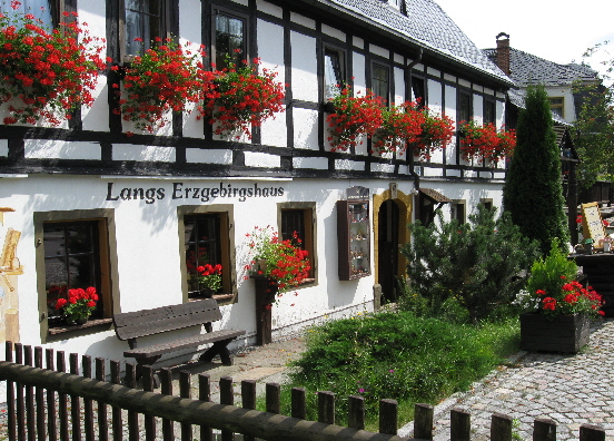Langs Erzgebirgshaus Langs Erzgebirgshaus